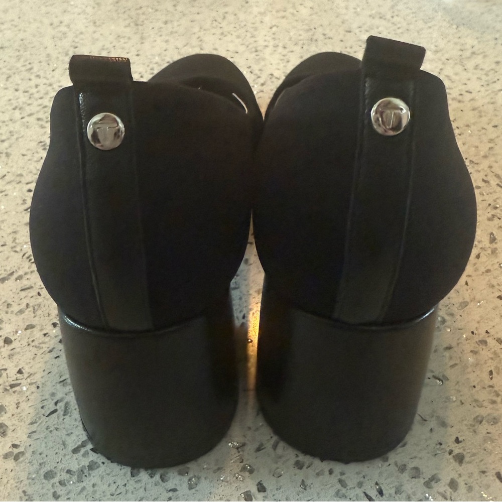 Taryn Rose black textile comfort heel. Size 8 - Picture 5 of 6